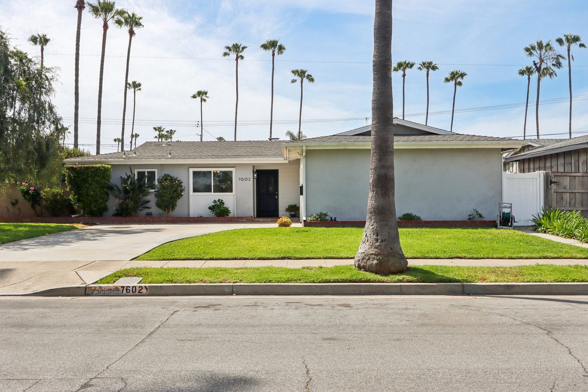 Taylor Dr-S1004-001.jpg