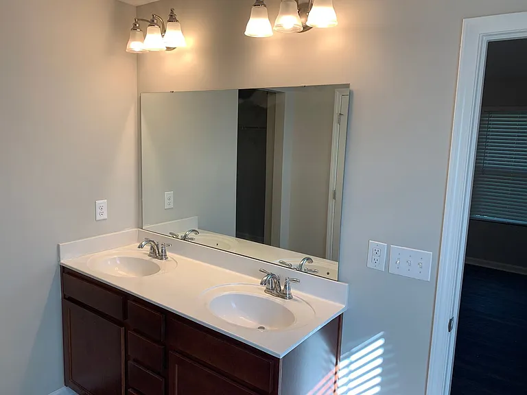 144 Daisy Ave — Photo 9