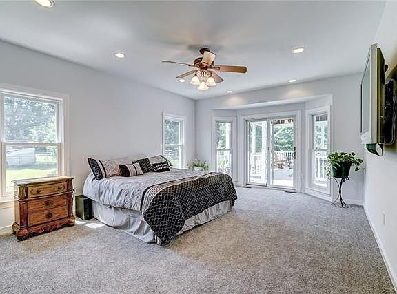 5th image of 520 Reams Rd