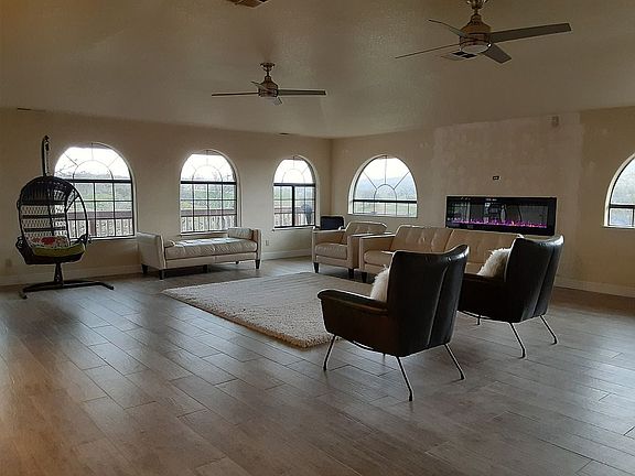 3rd image of 25160 Patricia Ln