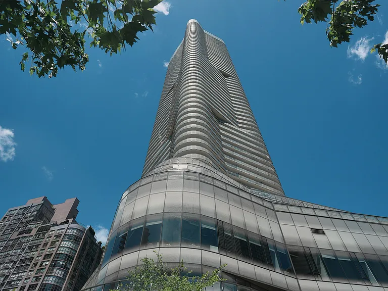 11 Wellesley St W #1703 — Photo 4