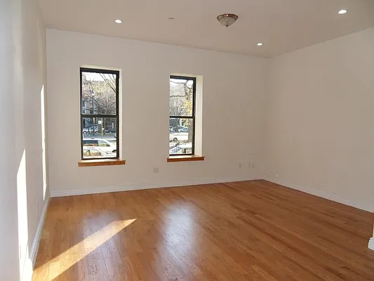 Rented by R New York | media 24