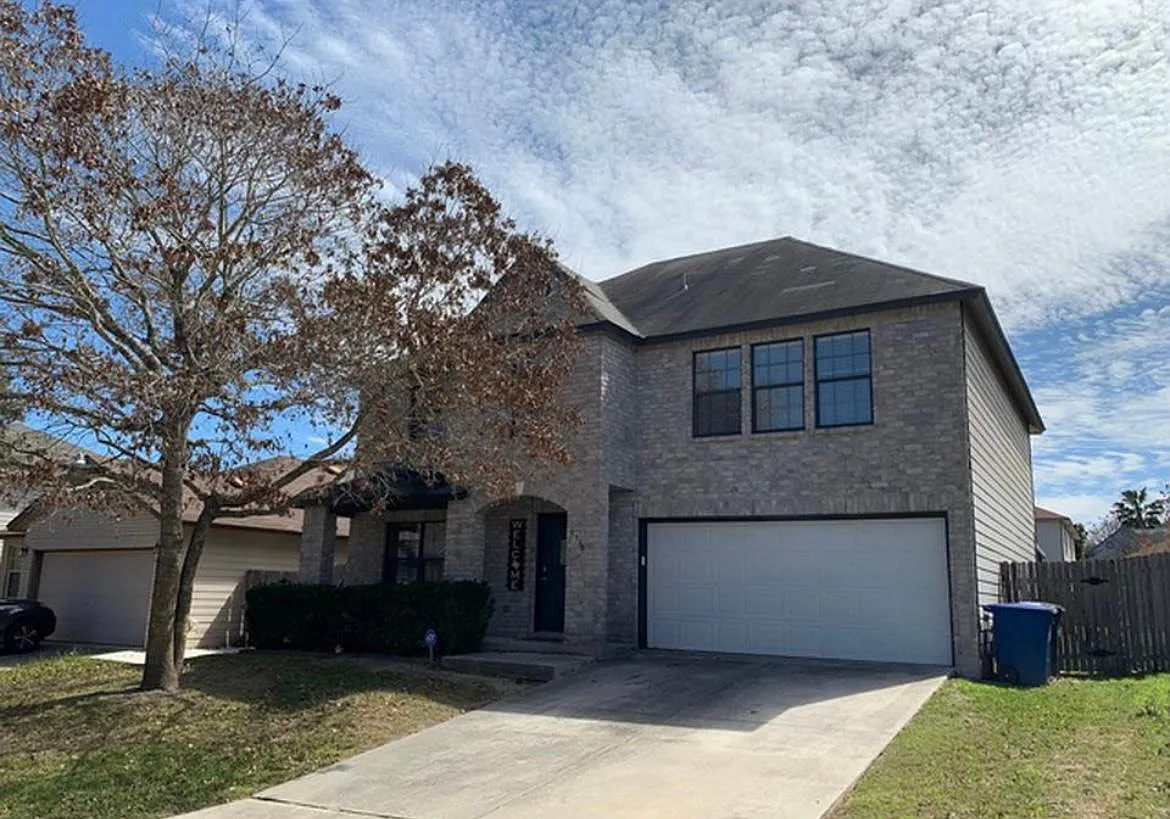 4 bed, 2.5 bath, 2421 sqft, $2,150 — Photo 4