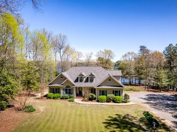 655 Wrights Cove Dr, Lottsburg, VA 22511