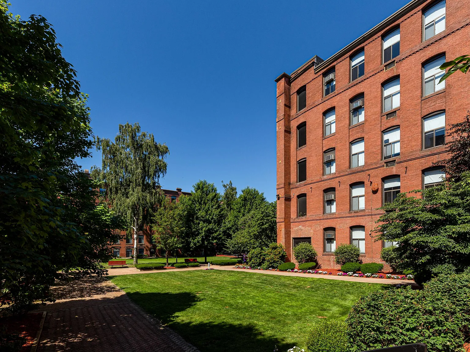 Stockbridge Court — Photo 4