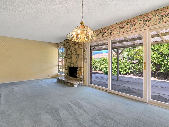 3rd image of 674 Carlo Dr