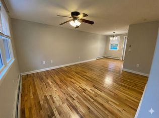 144 E Main St APT 15, Clinton, CT 06413