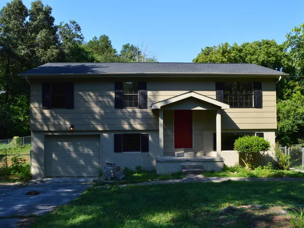 1617 N Chester Rd, Hixson, TN 37343