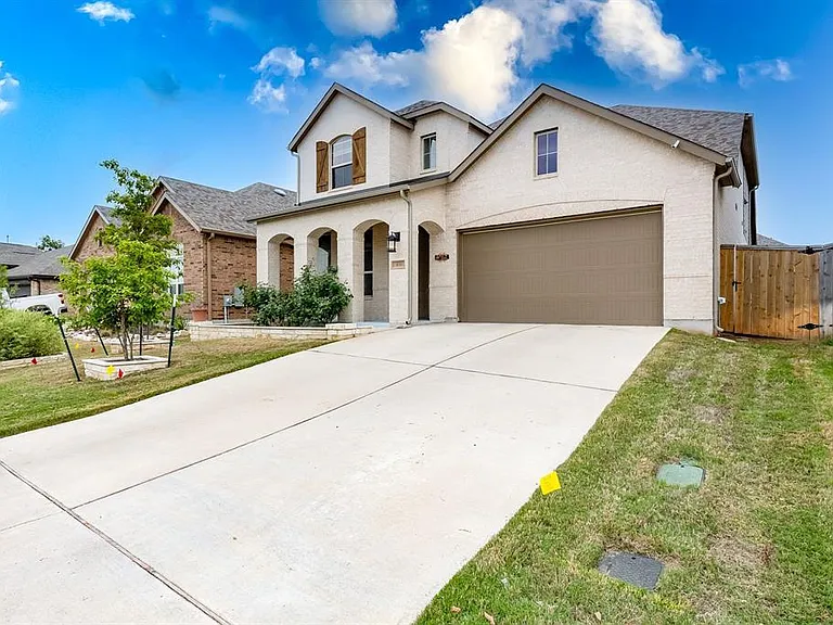 833 Whitetail Dr — Photo 2