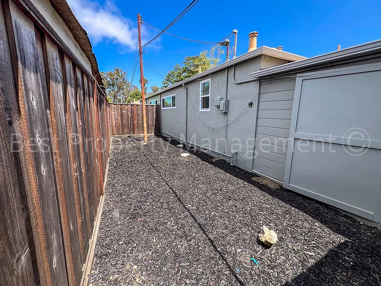 4906 Jensen Rd — Photo 18