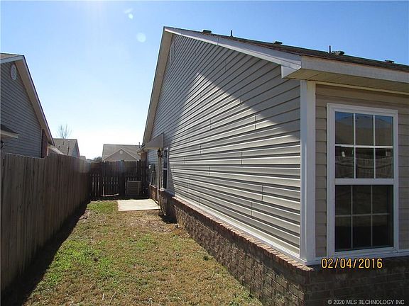 5th image of 43 W Fairlane Pl