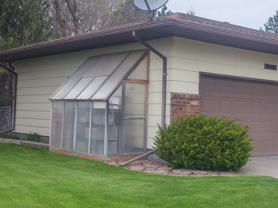 2nd image of 301 Bryan St