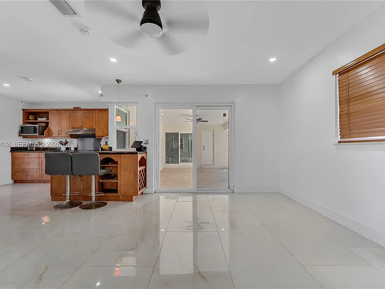6924 NW 8th Ct — Photo 18