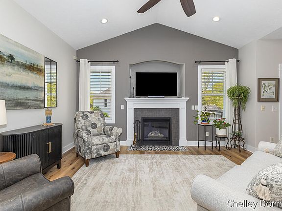 5th image of 1119 Mid Bluff Dr