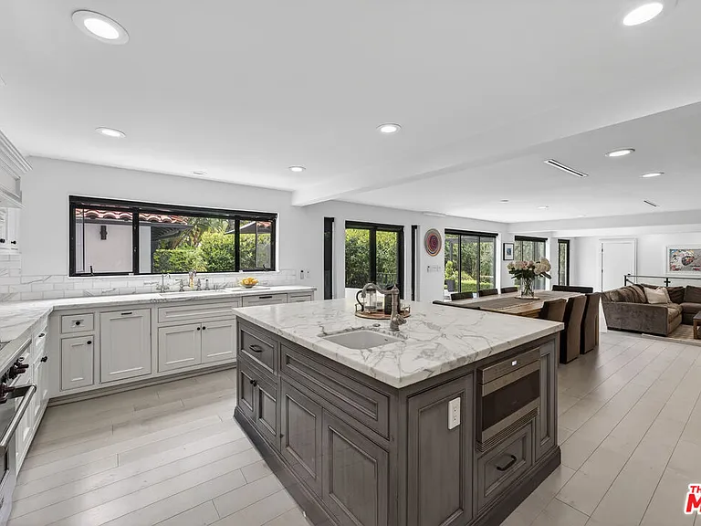 760 S San Rafael Ave — Photo 11
