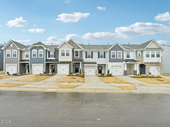 907 Kensley Grove Ln, Fuquay Varina, NC 27526