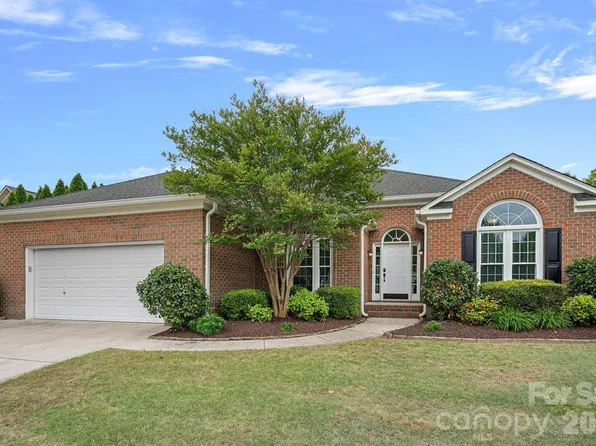 17121 Cambridge Grove Dr, Huntersville, NC 28078