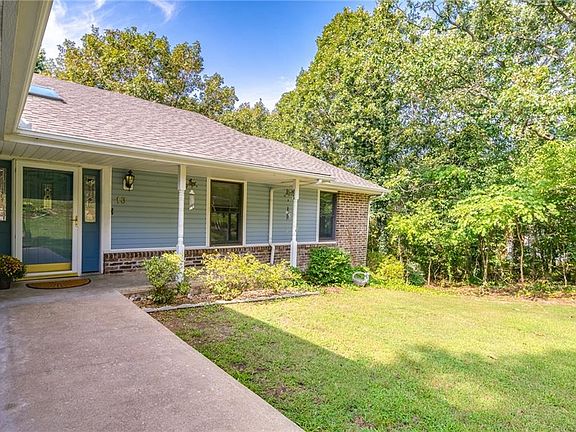 3rd image of 13 Singleton Cir