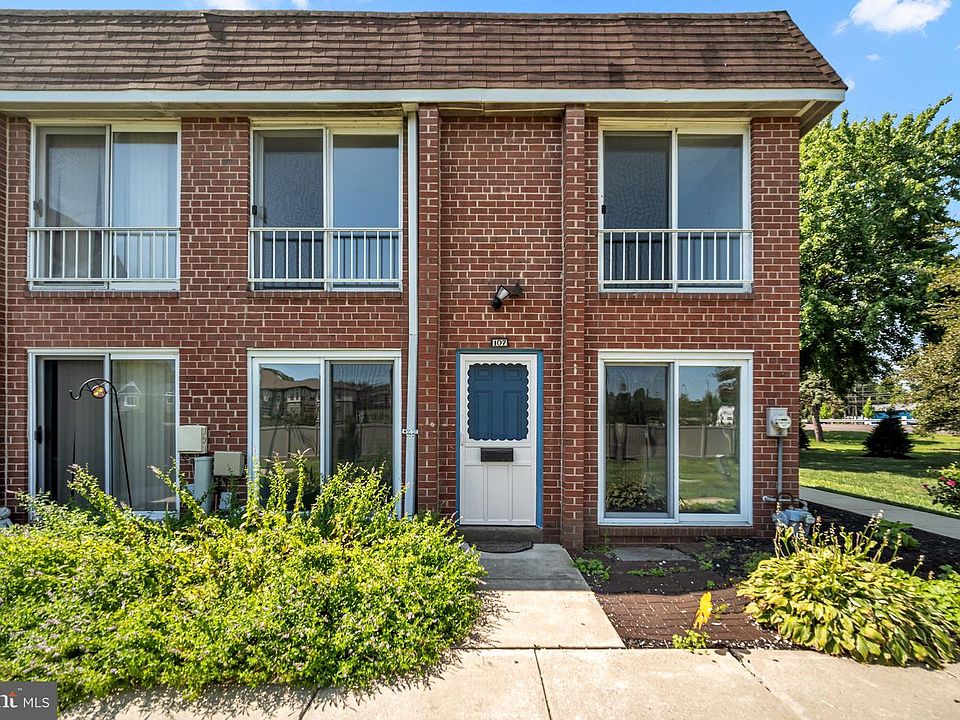 1st image of 107 Lexington Ct