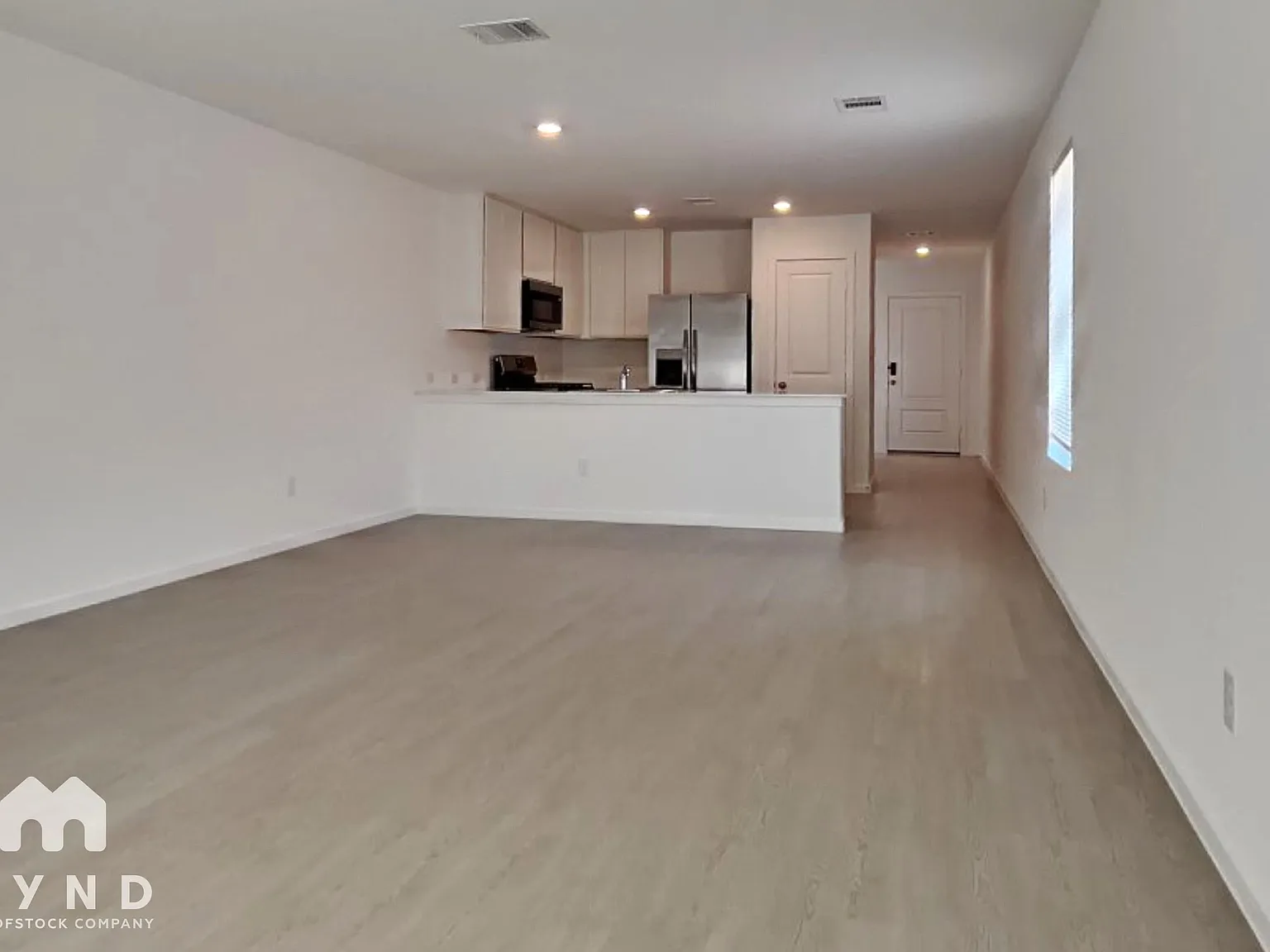 3 bed, 2.0 bath, 1451 sqft, $1,545 — Photo 3