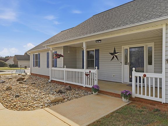 2nd image of 1046 Highway 417