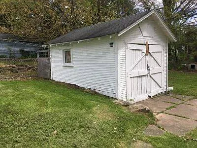3 bed, 1.5 bath, $1,025 — Photo 2