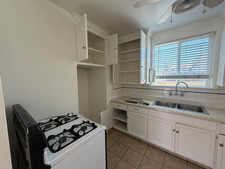 7609B California Ave #B — Photo 8