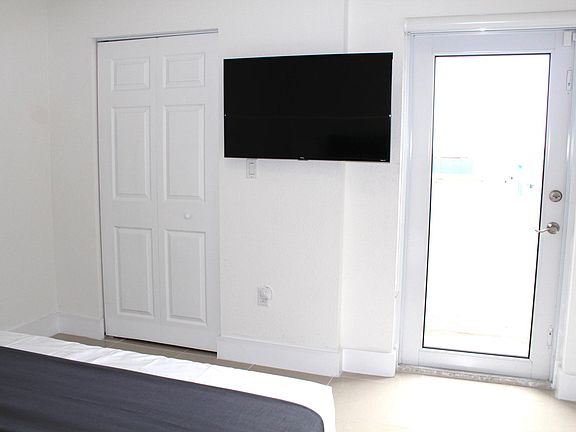 3rd image of 971 W Flagler St APT 13