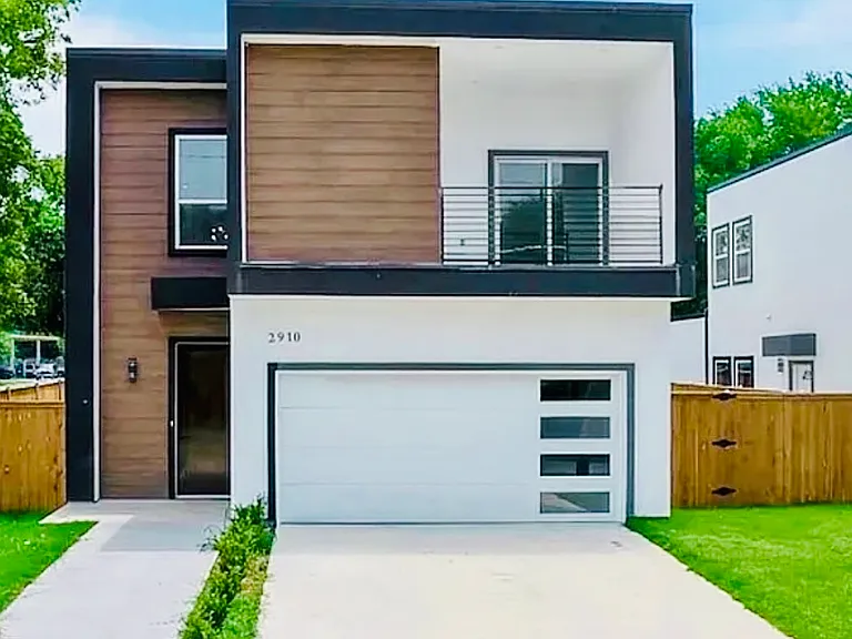 2902 Jim St — Photo 1