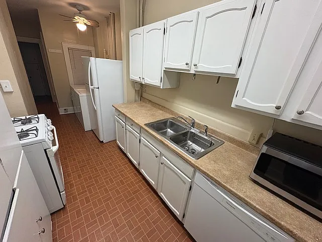 2 bed, 1000 sqft, $1,600 — Photo 4
