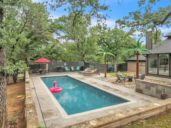 900 Pioneer Cir E, Argyle, TX 76226