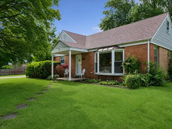 99 Fox Ln, Wheeling, IL 60090