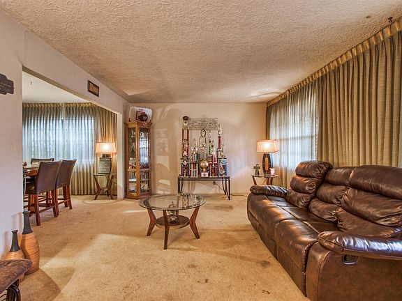 3rd image of 10245 Luella Ave