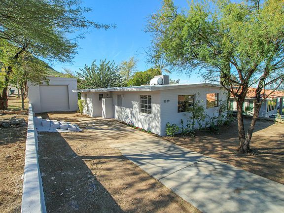 2nd image of 1539 E Sunnyslope Ln