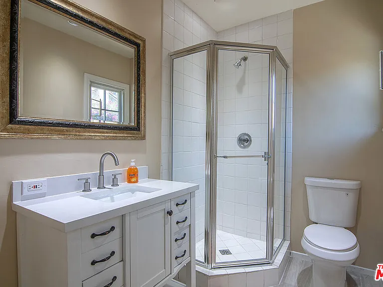 508 N Canon Dr — Photo 32