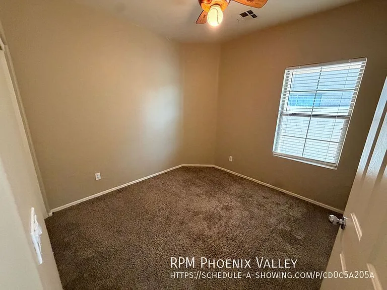 2517 S 116th Ave — Photo 12