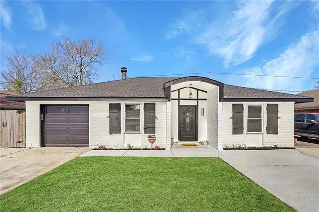 3 bed, 2.0 bath, 1768 sqft, $2,300 — Photo 1