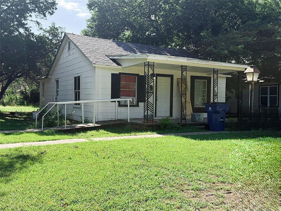2nd image of 306 N 1st St