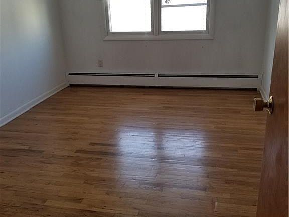 4th image of 12 Berges Ave #2