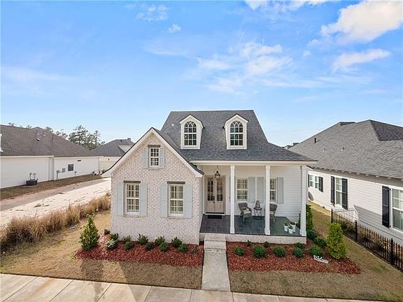 2nd image of 257 Arlington Aly W