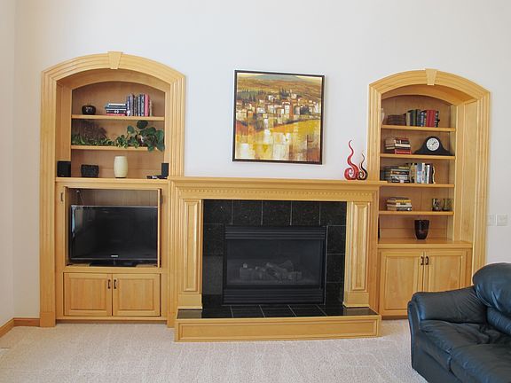 Great Room - maple built ins