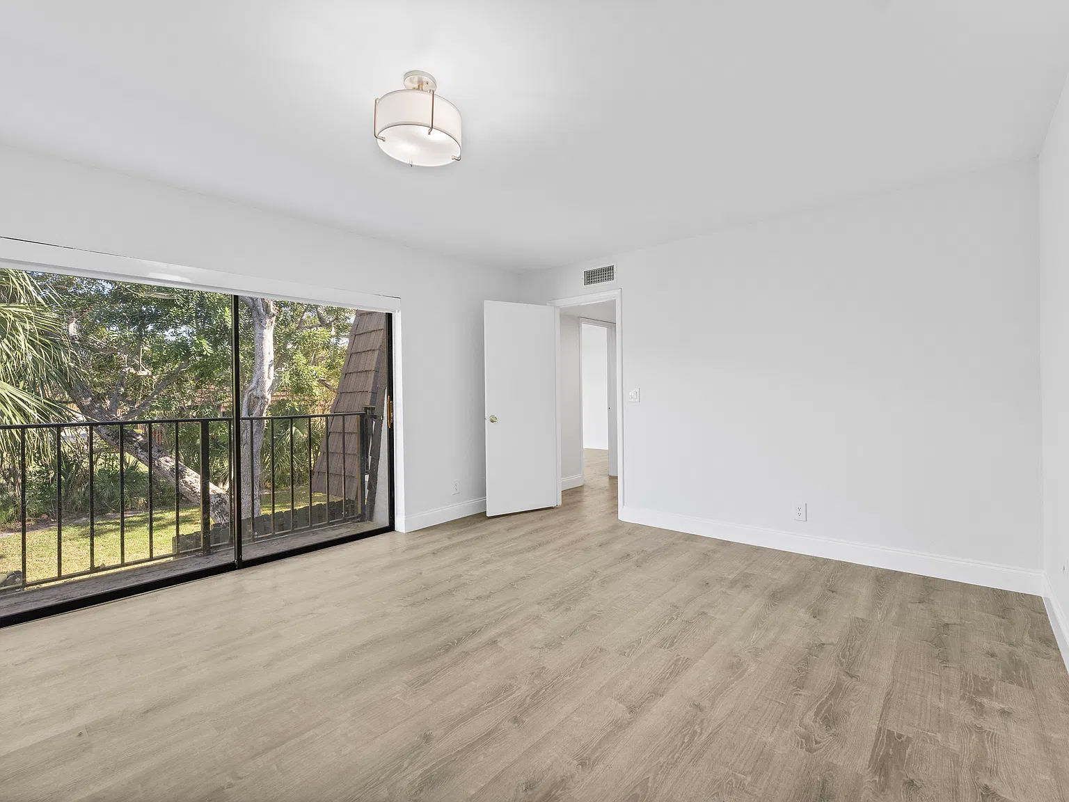 2 bed, 1328 sqft, $2,800 — Photo 4
