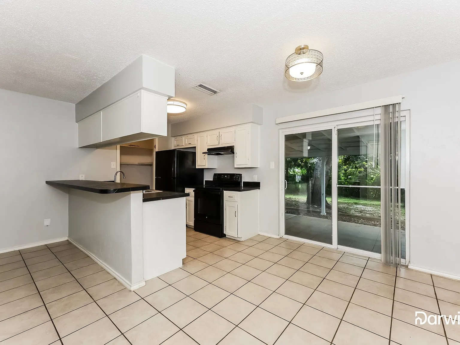 3 bed, 2.0 bath, 1100 sqft, $1,865 — Photo 4