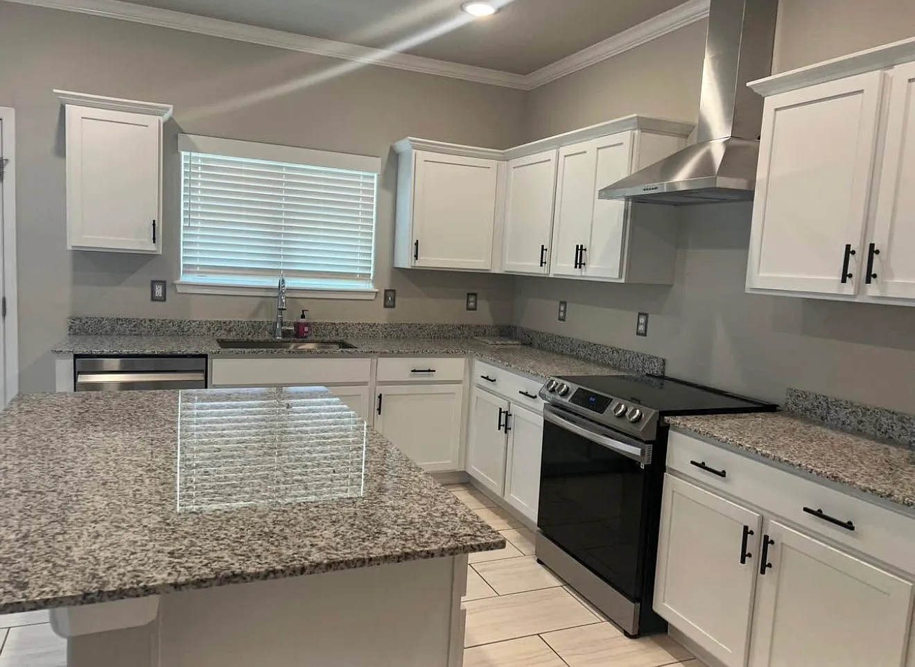 4 bed, 2.5 bath, 2658 sqft, $2,300 — Photo 3