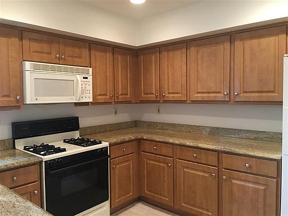 5th image of 819 Topsail Ln #819
