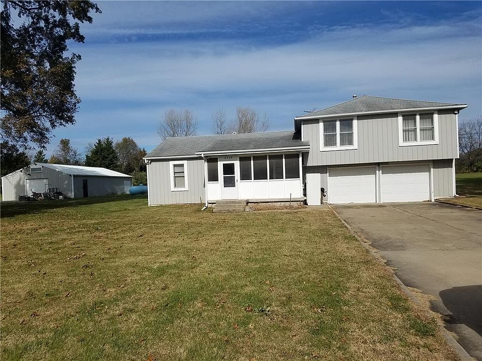 Front elevation with outbuilding - 8408 Harry S Truman Drive