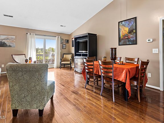 5th image of 100 Wonderland Dr APT 5D