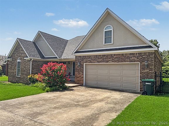 2nd image of 1550 Redwood Pl