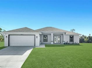 2823 NE 5th Place Cpe, Coral, FL 33909