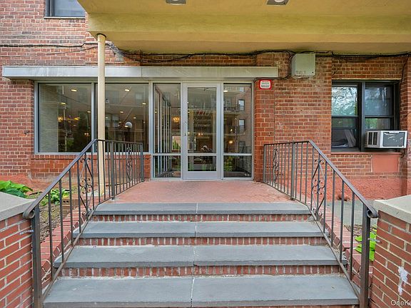 4th image of 1110 Stadium Avenue #1H